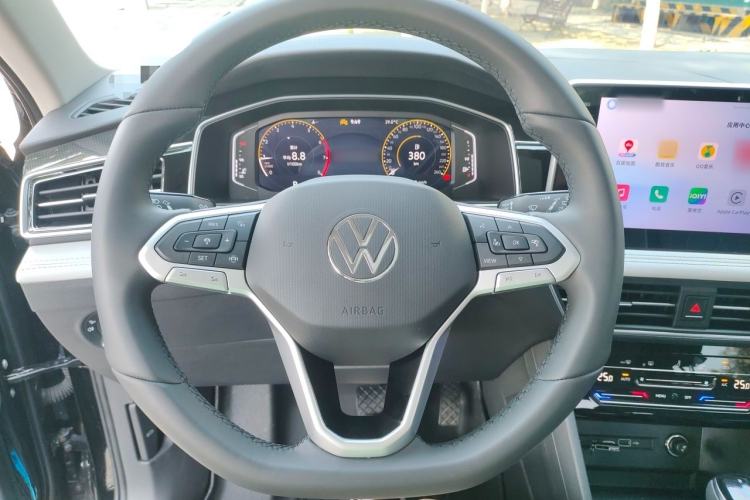 Used Volkswagen Tiguan L 2025 Model, Outstanding Version, 300TSI Automatic Two-Wheel Drive Longteng Edition Steering Wheel