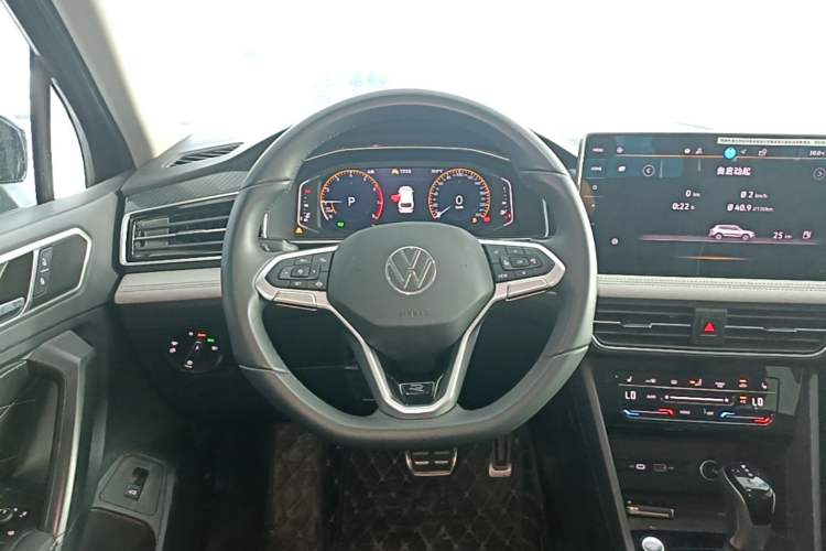 Used Volkswagen Tiguan L 2025 Model Outstanding Version 330TSI Automatic Two-Wheel Drive R-Line Longyao Edition Steering Wheel