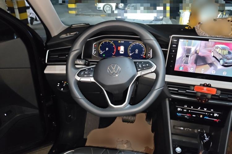 Used Volkswagen Tiguan L 2025 Model, Outstanding Version, 300TSI Automatic Two-Wheel Drive Longteng Edition Steering Wheel