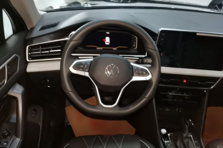 Used Volkswagen Tiguan L 2025 Model, Outstanding Version, 300TSI Automatic Two-Wheel Drive Longteng Edition Steering Wheel