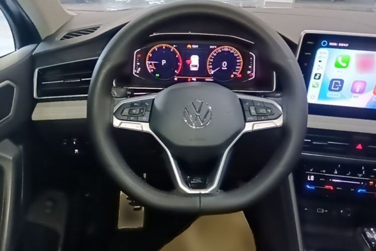 Used Volkswagen Tiguan L 2025 Model Outstanding Version 330TSI Automatic Two-Wheel Drive R-Line Longyao Edition Steering Wheel