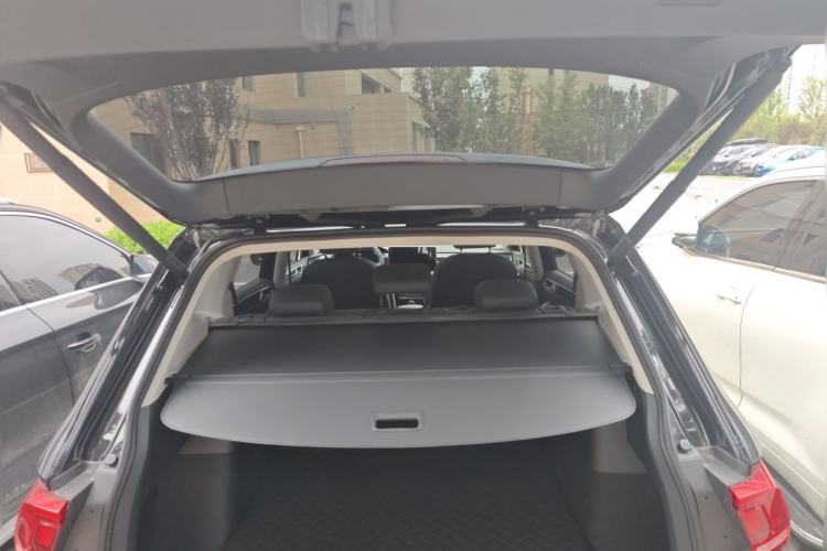Used Volkswagen Tiguan L 2025 Model, Outstanding Version, 300TSI Automatic Two-Wheel Drive Longteng Edition Trunk