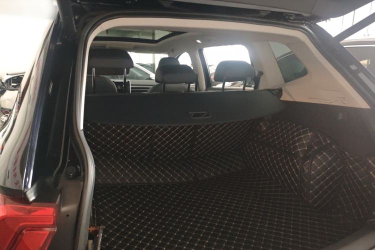 Used Volkswagen Tiguan L 2025 Model, Outstanding Version, 300TSI Automatic Two-Wheel Drive Longteng Edition Trunk