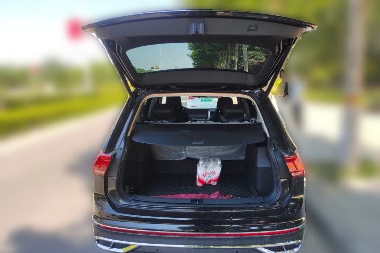 Used Volkswagen Tiguan L 2025 Model, Outstanding Version, 300TSI Automatic Two-Wheel Drive Longteng Edition Trunk