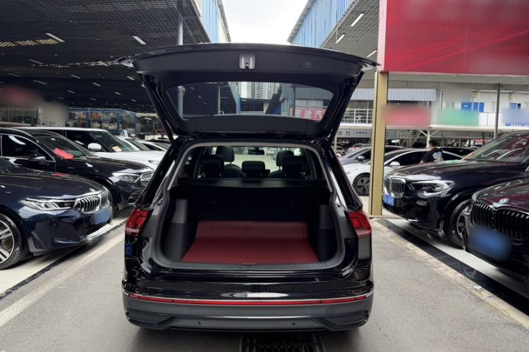Used Volkswagen Tiguan L 2025 Model, Outstanding Version, 300TSI Automatic Two-Wheel Drive Longteng Edition Trunk