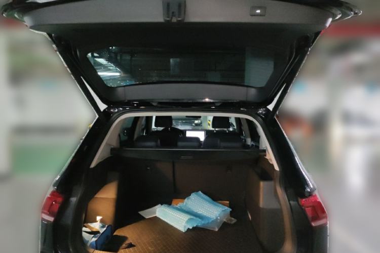 Used Volkswagen Tiguan L 2025 Model, Outstanding Version, 300TSI Automatic Two-Wheel Drive Longteng Edition Trunk