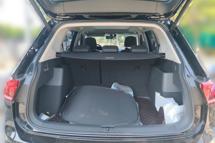 Used Volkswagen Tiguan L 2025 Model, Outstanding Version, 300TSI Automatic Two-Wheel Drive Longteng Edition Trunk