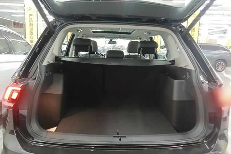 Used Volkswagen Tiguan L 2025 Model, Outstanding Version, 300TSI Automatic Two-Wheel Drive Longteng Edition Trunk
