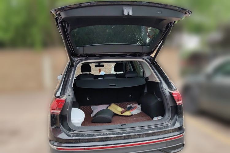 Used Volkswagen Tiguan L 2025 Model, Outstanding Version, 300TSI Automatic Two-Wheel Drive Longteng Edition Trunk