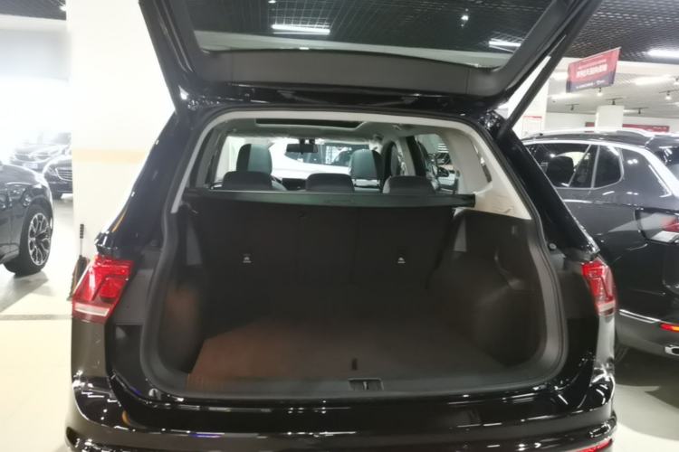 Used Volkswagen Tiguan L 2025 Model, Outstanding Version, 300TSI Automatic Two-Wheel Drive Longteng Edition Trunk