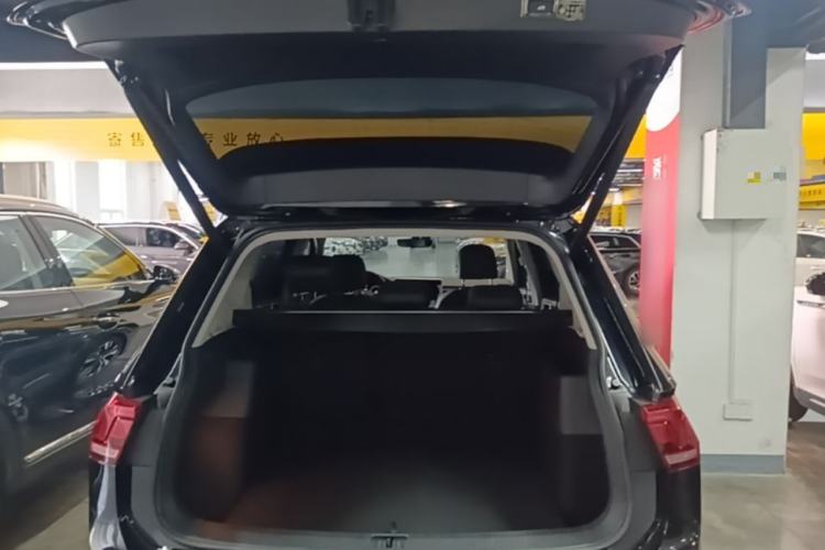 Used Volkswagen Tiguan L 2025 Model Outstanding Version 330TSI Automatic Two-Wheel Drive R-Line Longyao Edition Trunk