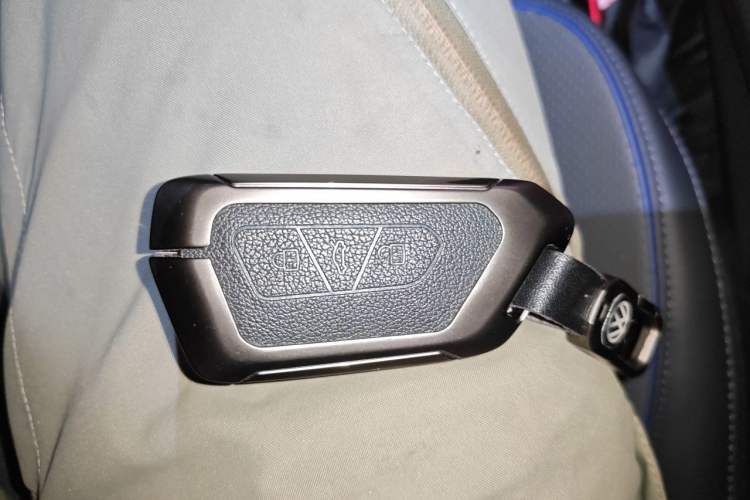 Used Volkswagen Tiguan L 2025 PRO 380TSI Two-Wheel-Drive R-Line Smart Edition Vehicle Key