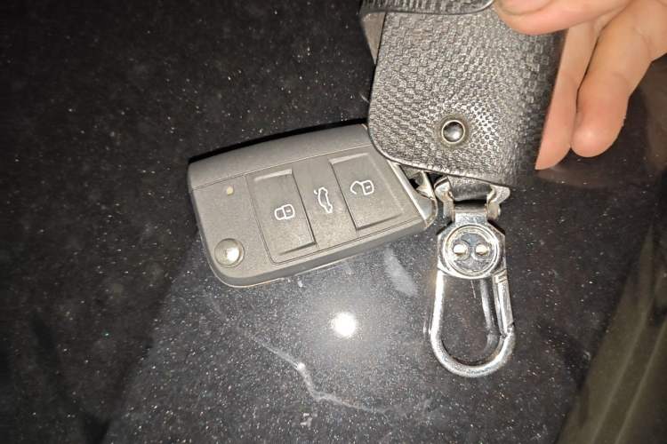 Used Volkswagen Tiguan L 2025 Model, Outstanding Version, 300TSI Automatic Two-Wheel Drive Longteng Edition Vehicle Key