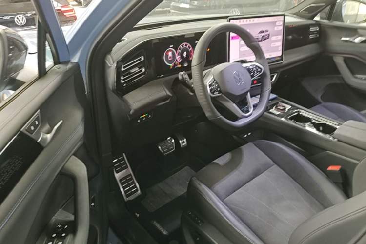 Used Volkswagen Tiguan L 2025 PRO 380TSI Four-Wheel Drive R-Line Prestige Edition Driver Seat