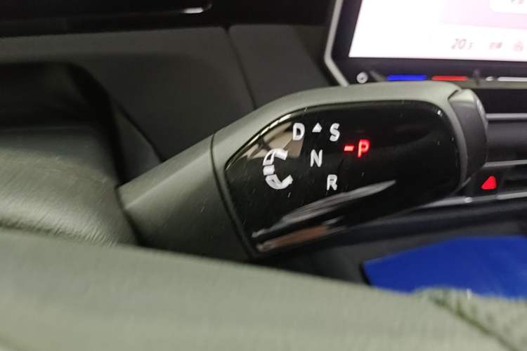 Used Volkswagen Tiguan L 2025 PRO 380TSI Four-Wheel Drive R-Line Prestige Edition Gear Lever