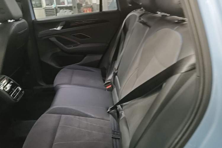Used Volkswagen Tiguan L 2025 PRO 380TSI Four-Wheel Drive R-Line Prestige Edition Left Rear Seat