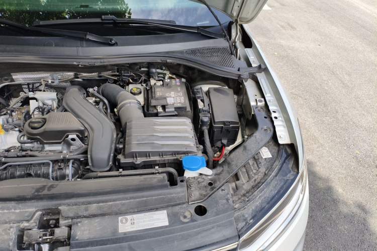 Used Volkswagen Tiguan L 2025 Model, Outstanding Version, 300TSI Automatic Two-Wheel Drive Longteng Edition Engine Bay Left
