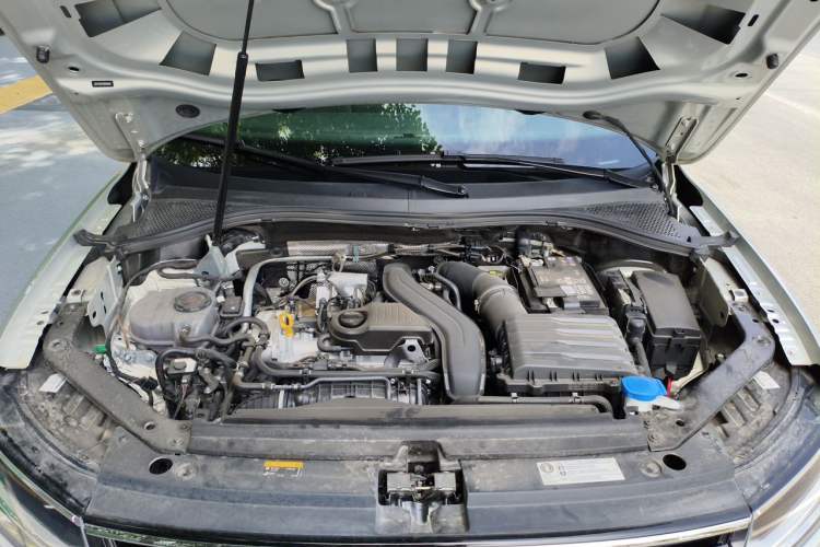 Used Volkswagen Tiguan L 2025 Model, Outstanding Version, 300TSI Automatic Two-Wheel Drive Longteng Edition Engine Bay
