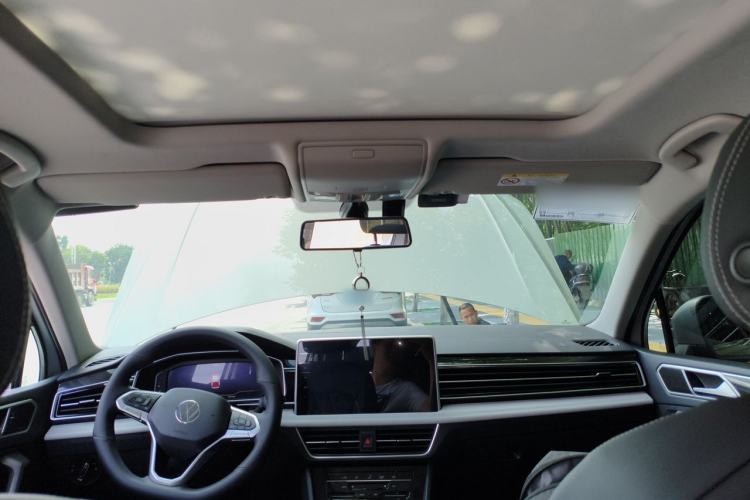 Used Volkswagen Tiguan L 2025 Model, Outstanding Version, 300TSI Automatic Two-Wheel Drive Longteng Edition Headliner