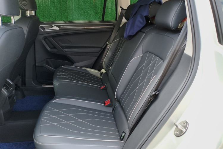 Used Volkswagen Tiguan L 2025 Model, Outstanding Version, 300TSI Automatic Two-Wheel Drive Longteng Edition Left Rear Seat