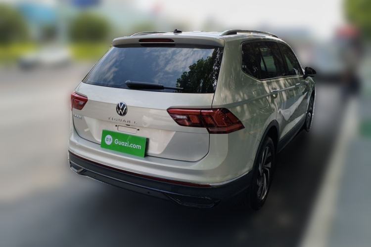 Used Volkswagen Tiguan L 2025 Model, Outstanding Version, 300TSI Automatic Two-Wheel Drive Longteng Edition Rear Right 45 Deg