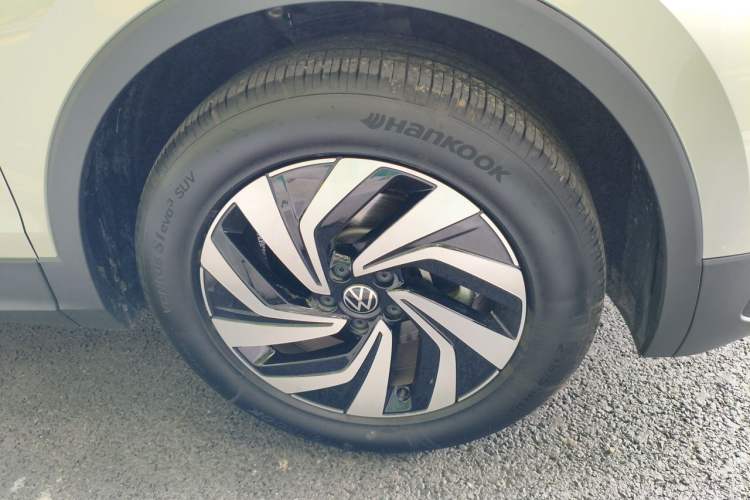 Used Volkswagen Tiguan L 2025 Model, Outstanding Version, 300TSI Automatic Two-Wheel Drive Longteng Edition Right Front Wheel Hub