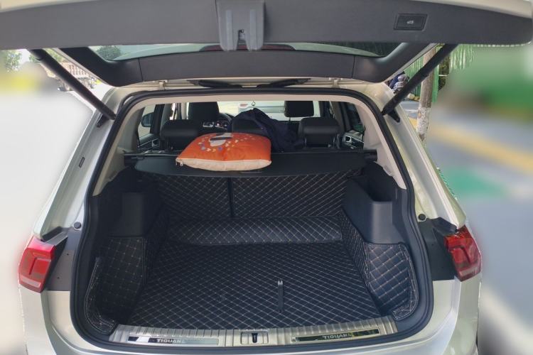 Used Volkswagen Tiguan L 2025 Model, Outstanding Version, 300TSI Automatic Two-Wheel Drive Longteng Edition Trunk