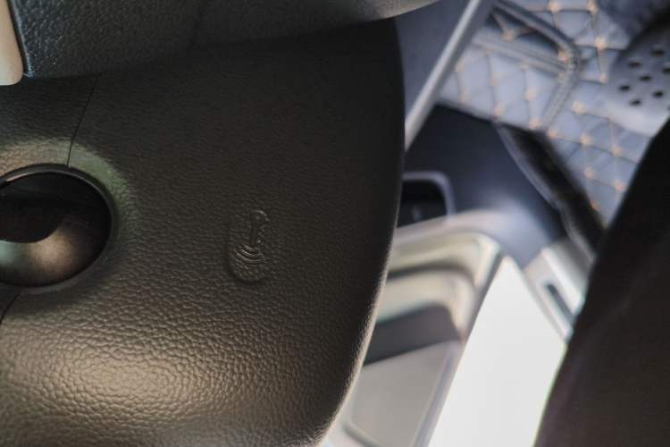 Used Volkswagen Tiguan L 2025 Model, Outstanding Version, 300TSI Automatic Two-Wheel Drive Longteng Edition Vehicle Key