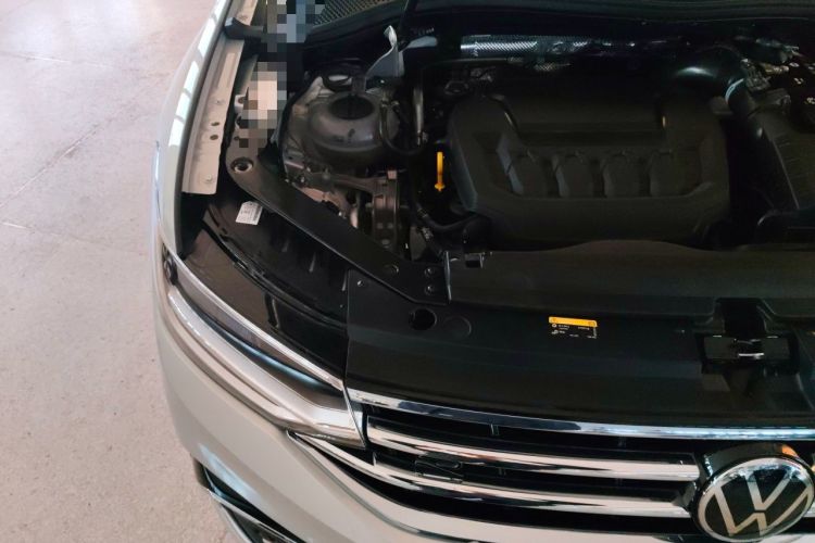 Used Volkswagen Tiguan L 2025 Model Outstanding Version 330TSI Automatic Two-Wheel Drive R-Line Longyao Edition Engine Bay Right
