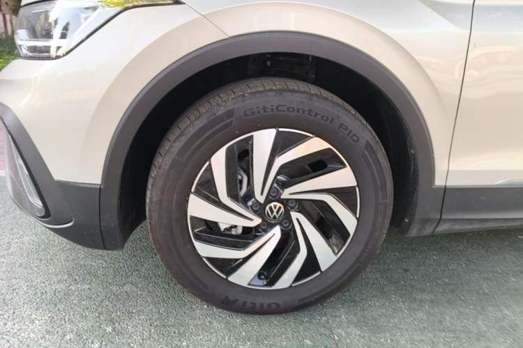 Used Volkswagen Tiguan L 2025 Model, Outstanding Version, 300TSI Automatic Two-Wheel Drive Longteng Edition Exterior 4