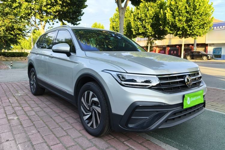 Used Volkswagen Tiguan L 2025 Model, Outstanding Version, 300TSI Automatic Two-Wheel Drive Longteng Edition Front Right 45 Deg