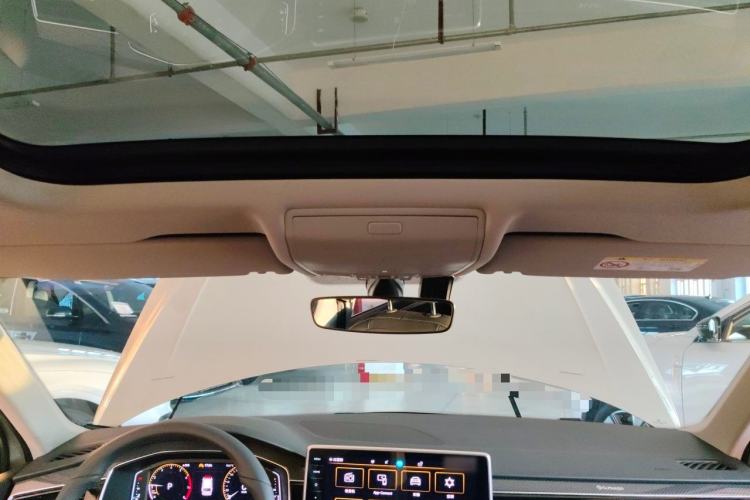 Used Volkswagen Tiguan L 2025 Model Outstanding Version 330TSI Automatic Two-Wheel Drive R-Line Longyao Edition Headliner