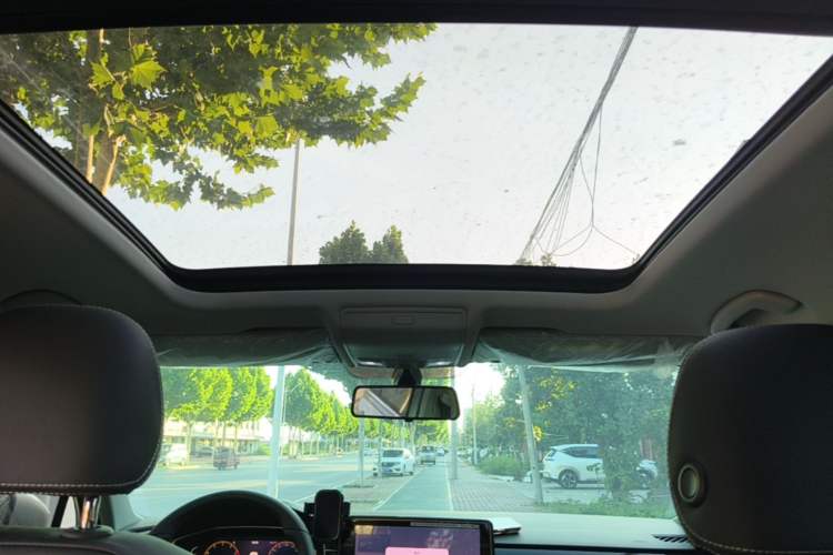 Used Volkswagen Tiguan L 2025 Model, Outstanding Version, 300TSI Automatic Two-Wheel Drive Longteng Edition Headliner