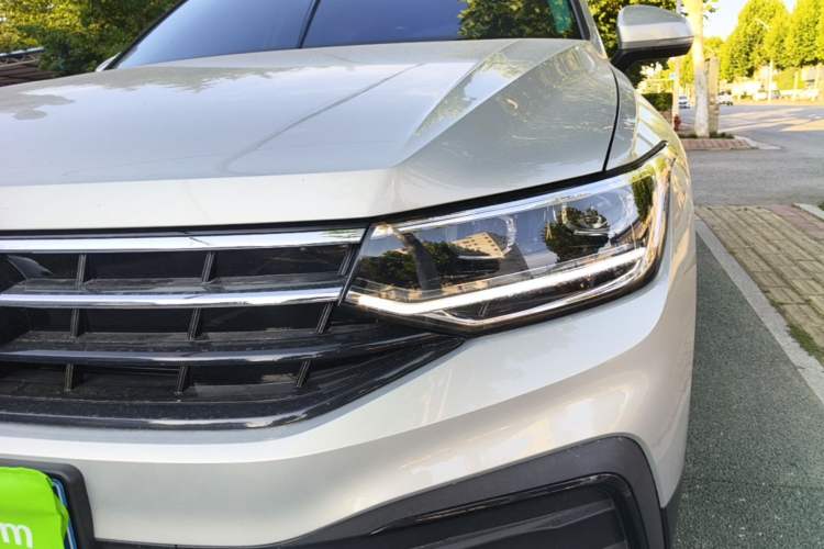 Used Volkswagen Tiguan L 2025 Model, Outstanding Version, 300TSI Automatic Two-Wheel Drive Longteng Edition Left Front Headlight