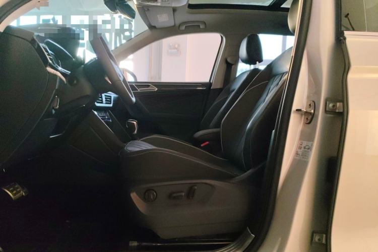 Used Volkswagen Tiguan L 2025 Model Outstanding Version 330TSI Automatic Two-Wheel Drive R-Line Longyao Edition Left Front Seat