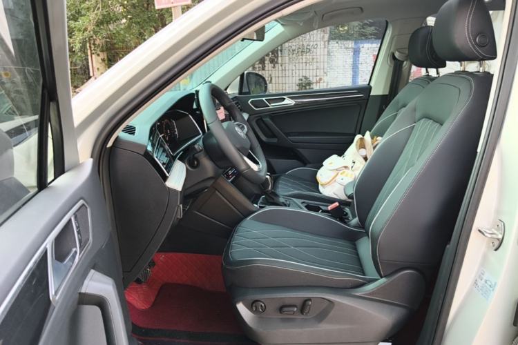 Used Volkswagen Tiguan L 2025 Model, Outstanding Version, 300TSI Automatic Two-Wheel Drive Longteng Edition Left Front Seat
