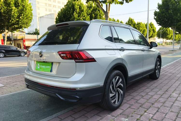 Used Volkswagen Tiguan L 2025 Model, Outstanding Version, 300TSI Automatic Two-Wheel Drive Longteng Edition Rear Right 45 Deg