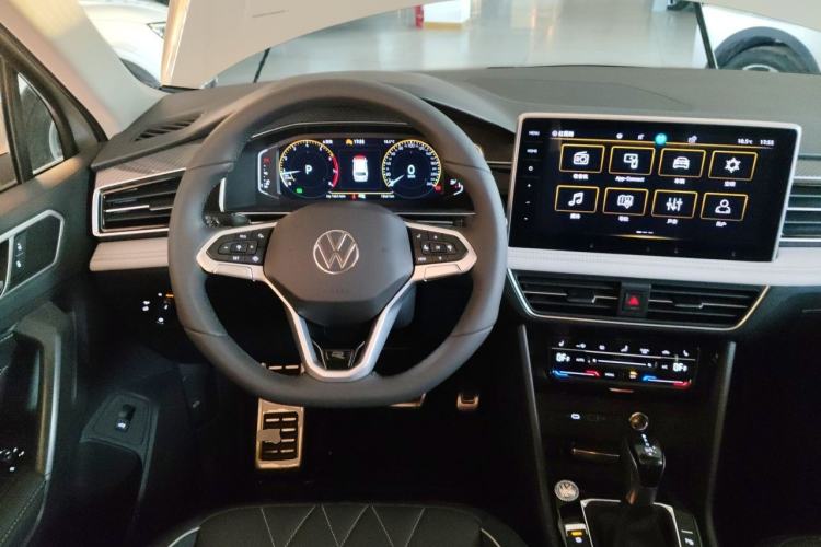 Used Volkswagen Tiguan L 2025 Model Outstanding Version 330TSI Automatic Two-Wheel Drive R-Line Longyao Edition Steering Wheel