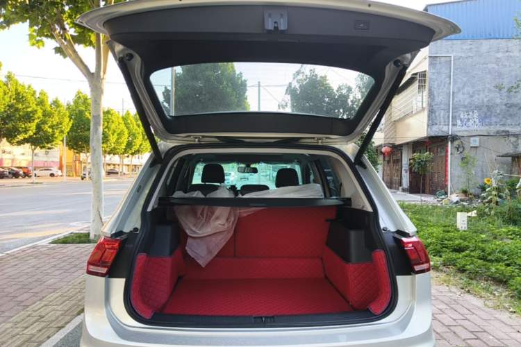 Used Volkswagen Tiguan L 2025 Model, Outstanding Version, 300TSI Automatic Two-Wheel Drive Longteng Edition Trunk