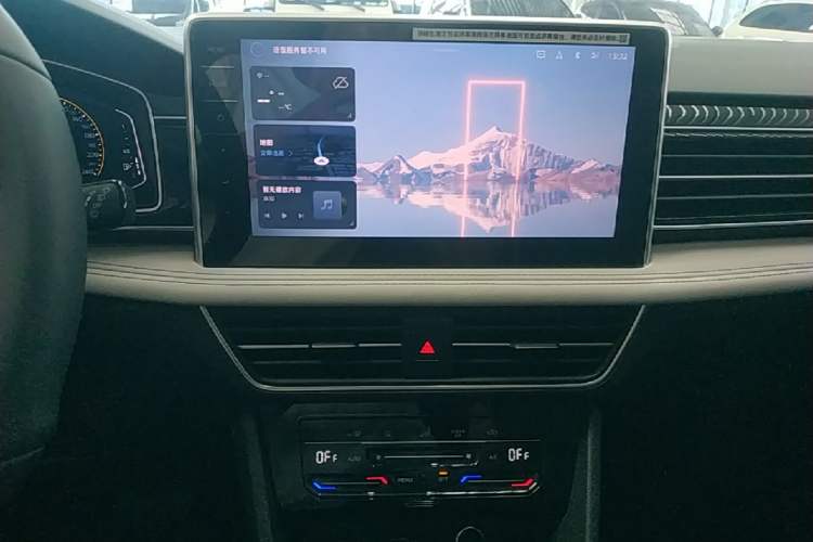 Used Volkswagen Tiguan L 2025 Model, Outstanding Version, 300TSI Automatic Two-Wheel Drive Longteng Edition Audio And AC Panel