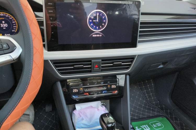Used Volkswagen Tiguan L 2025 Model, Outstanding Version, 300TSI Automatic Two-Wheel Drive Longteng Edition Audio And AC Panel