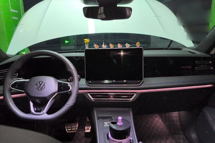 Used Volkswagen Tiguan L 2025 PRO 380TSI Two-Wheel-Drive R-Line Smart Edition Center Console