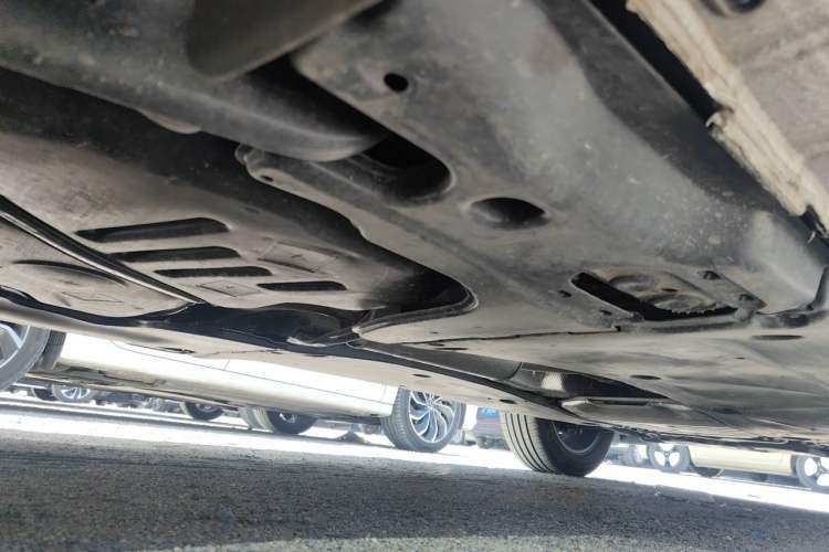 Used Volkswagen Tiguan L 2025 Model, Outstanding Version, 300TSI Automatic Two-Wheel Drive Longteng Edition Chassis Front Right