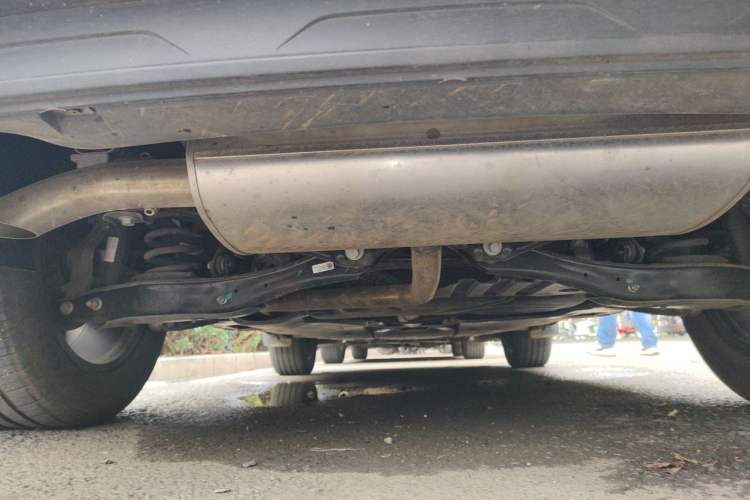 Used Volkswagen Tiguan L 2025 Model, Outstanding Version, 300TSI Automatic Two-Wheel Drive Longteng Edition Chassis Rear