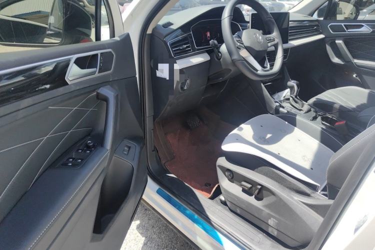 Used Volkswagen Tiguan L 2025 Model, Outstanding Version, 300TSI Automatic Two-Wheel Drive Longteng Edition Driver Seat