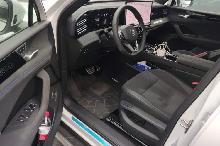 Used Volkswagen Tiguan L 2025 PRO 380TSI Four-Wheel Drive R-Line Prestige Edition Driver Seat