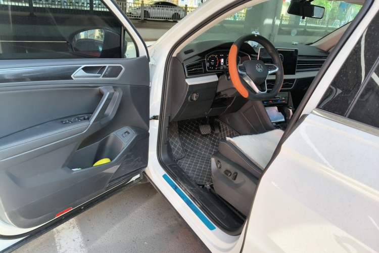 Used Volkswagen Tiguan L 2025 Model, Outstanding Version, 300TSI Automatic Two-Wheel Drive Longteng Edition Driver Seat