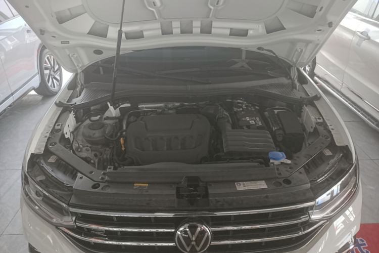 Used Volkswagen Tiguan L 2025 Model Outstanding Version 330TSI Automatic Two-Wheel Drive R-Line Longyao Edition Engine Bay