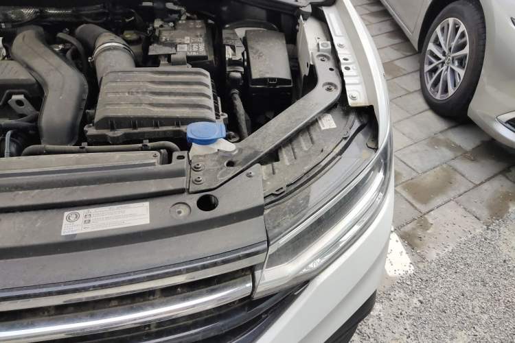 Used Volkswagen Tiguan L 2025 Model, Outstanding Version, 300TSI Automatic Two-Wheel Drive Longteng Edition Engine Bay Left