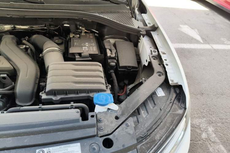 Used Volkswagen Tiguan L 2025 Model, Outstanding Version, 300TSI Automatic Two-Wheel Drive Longteng Edition Engine Bay Left